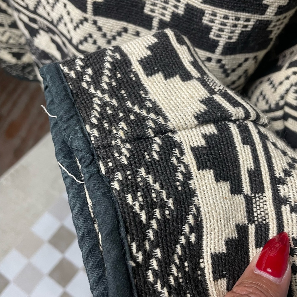 Black And Cream Patterned Jacket - image 5